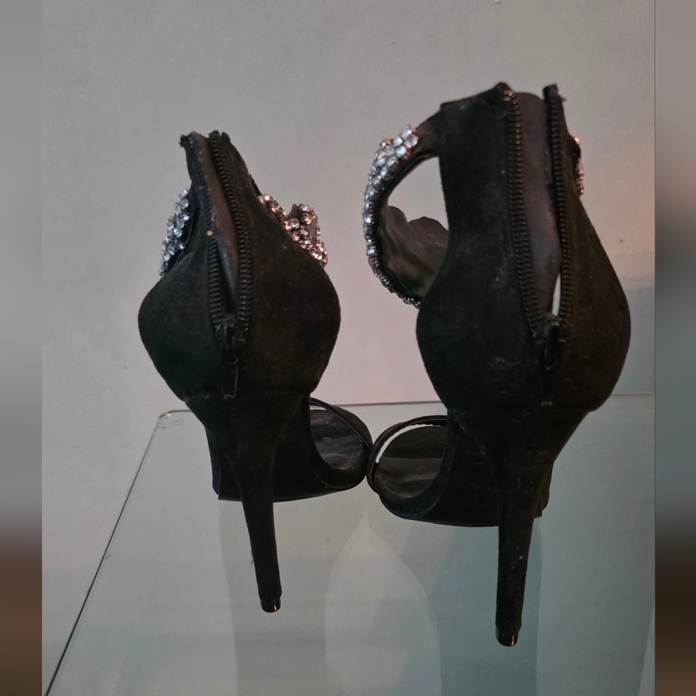 Chic Black Heels with Sparkling Embellishments - Picture 3 of 3